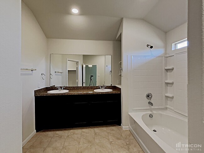 Building Photo - 840 Watson Wy