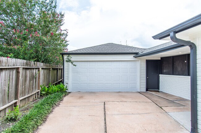 Building Photo - 11523 Bandlon Dr