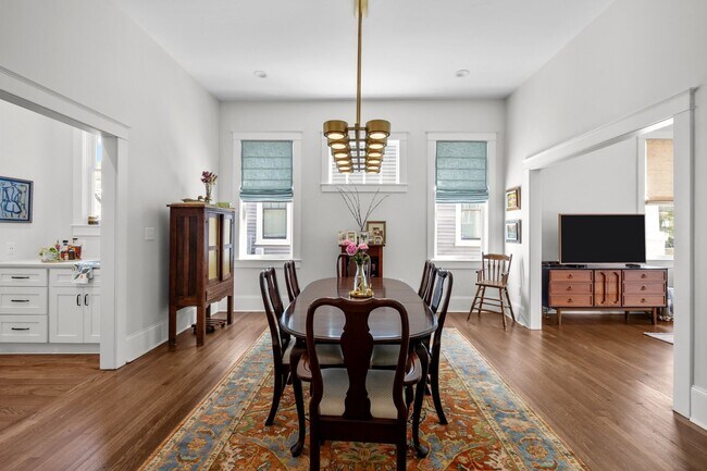 Building Photo - Gorgeous Renovation near Downtown Durham -...