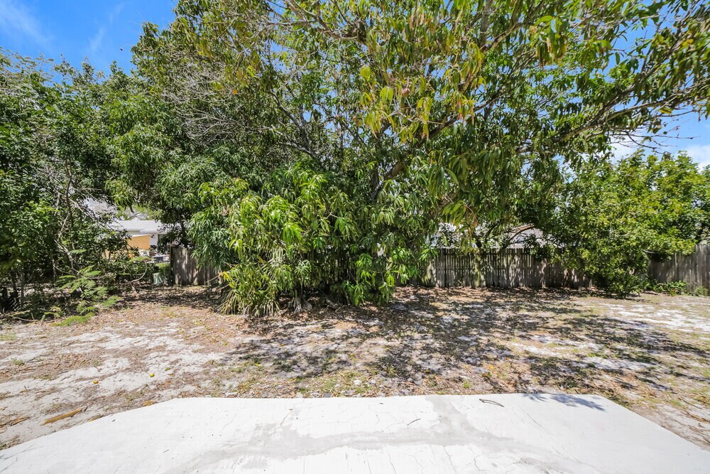 Building Photo - 521 SW 11th Dr