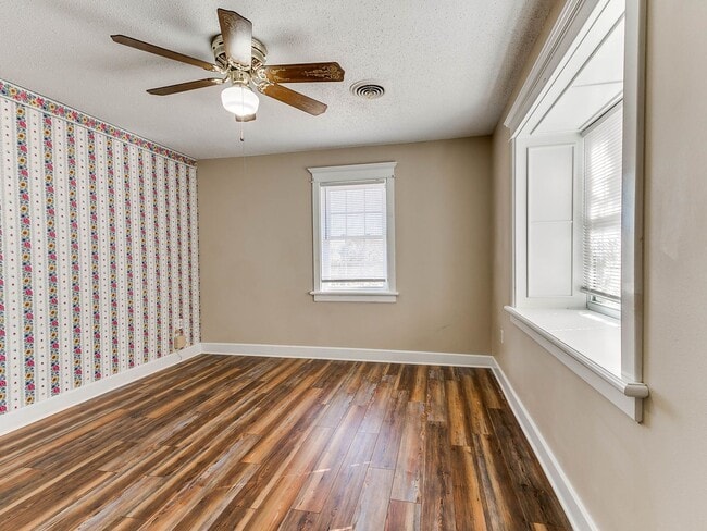 Building Photo - Beautiful 3 bed 2.5 bath home in the Country