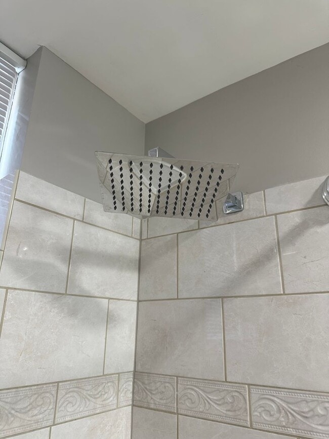 Building Photo - Beautiful, Spacious, Single Family Home fo...