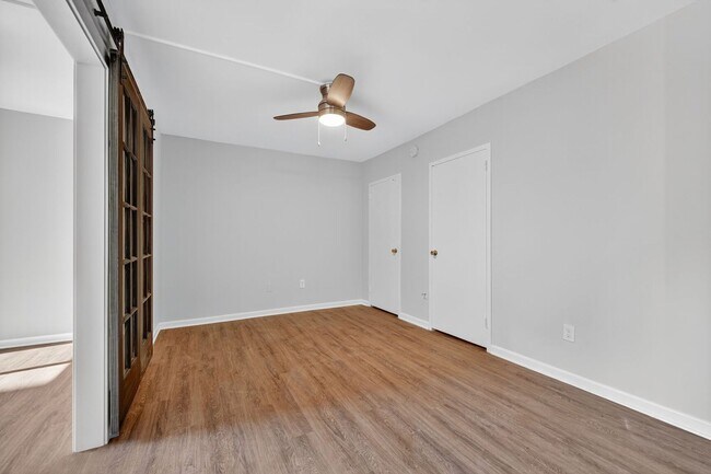 Building Photo - Short Term Lease Availble: Charming & Brig...