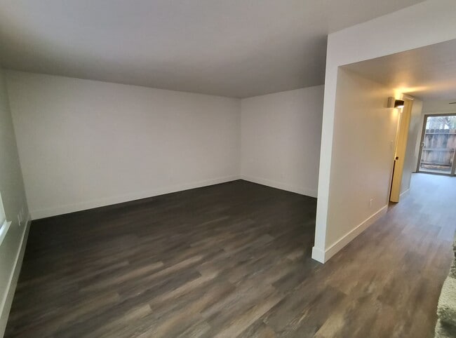 Building Photo - Available Now! Beautifully Remodeled 2 Story Condo located in Sacramento!
