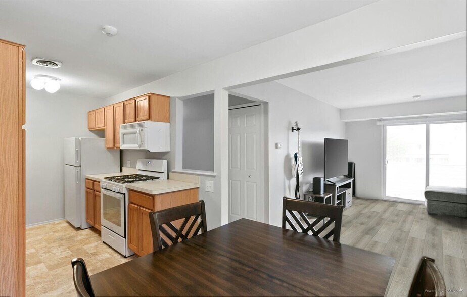 Building Photo - 44489 Savery Dr