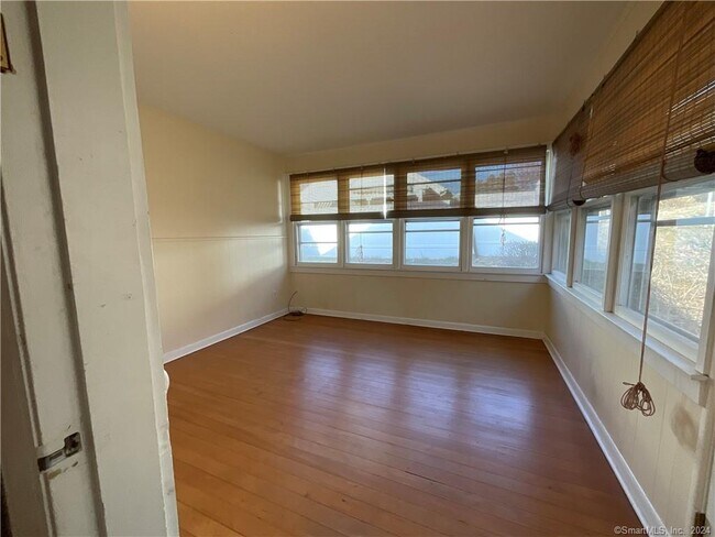 Building Photo - 9 Edwards Rd