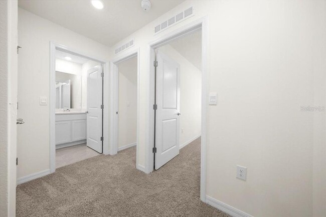 Building Photo - 6584 SW 81st Loop