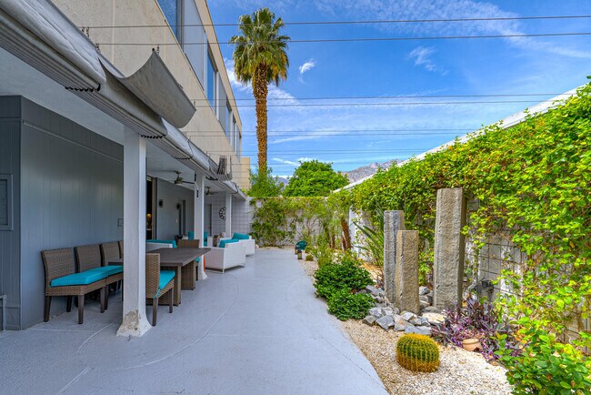 Building Photo - 477 Desert Lakes Dr