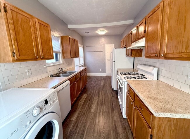 Building Photo - Updated 2BD 1BA Craftsman Home in Central ...