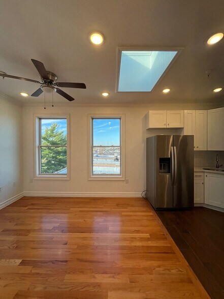 Building Photo - 373 Danforth Ave