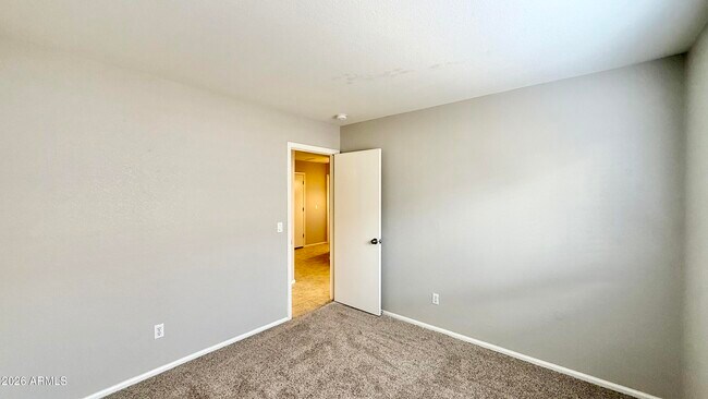 Building Photo - 1045 E Nardini St