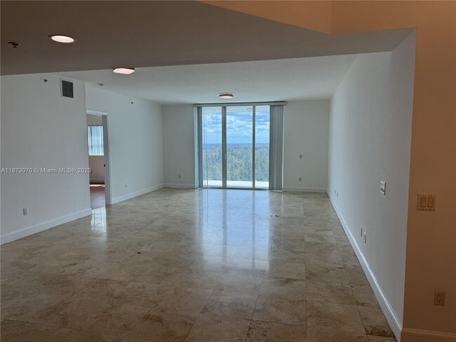Building Photo - 15051 Royal Oaks Ln