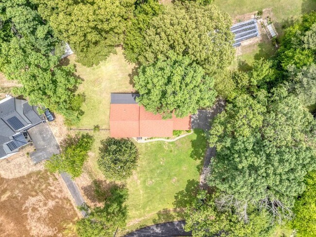 Building Photo - 83 Summit Ridge Cir SE