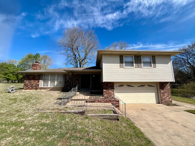 Primary Photo - 14731 E 96th St N