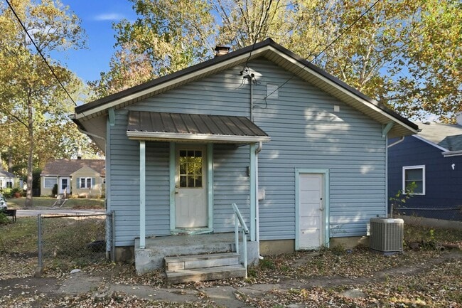 Building Photo - New 2 bedroom house listing!