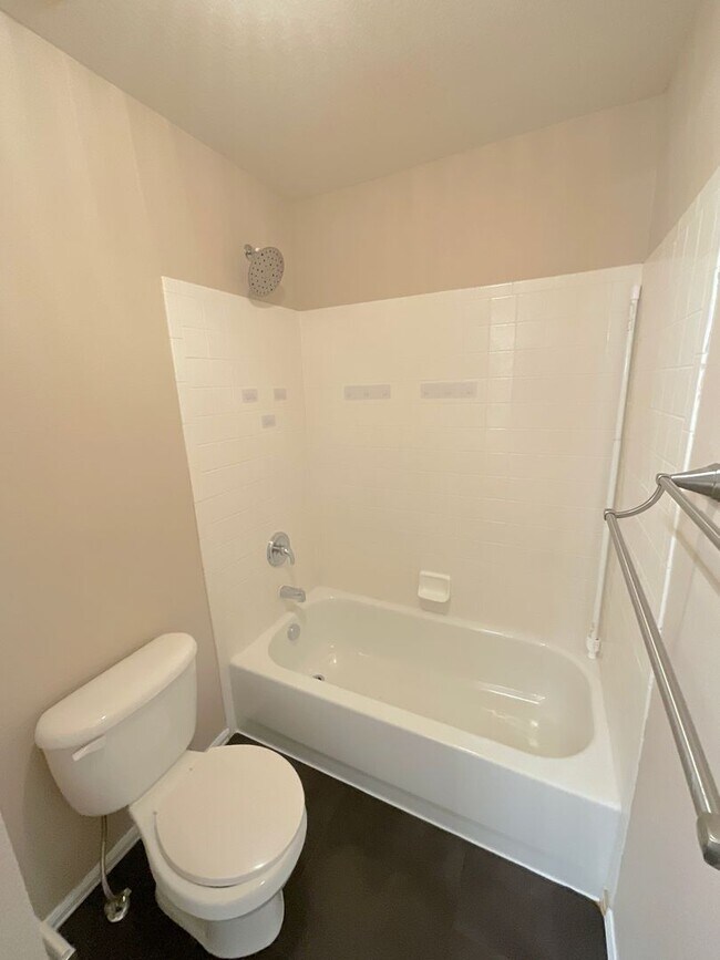 Building Photo - 3 Bedroom Home Available Near N Powers Blvd & Dublin Blvd!