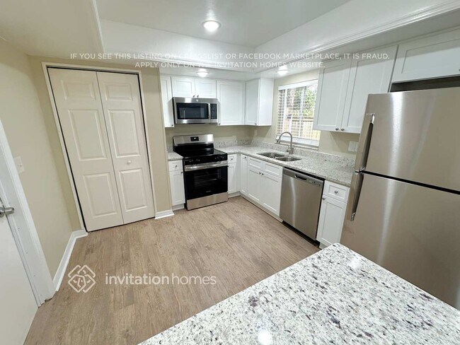Building Photo - 3816 Southview Dr