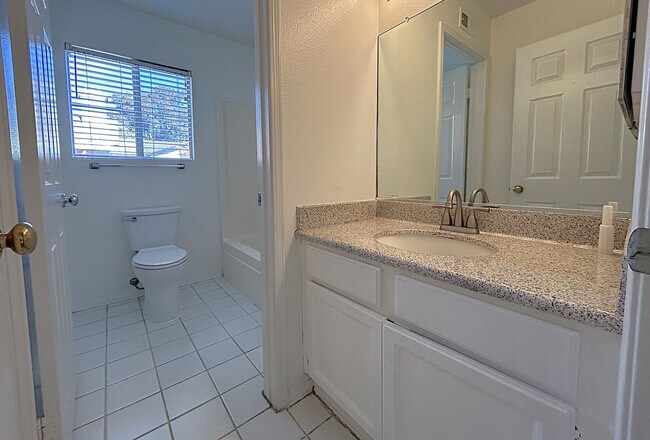 Building Photo - Sunflower Unit A  Glendora, Ca 91740 (3 Bed, 2.5 Bath)