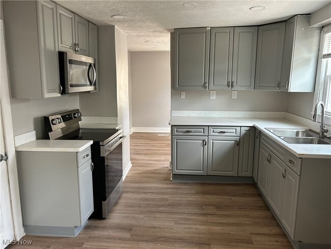 Building Photo - 1102 Palmetto Ave