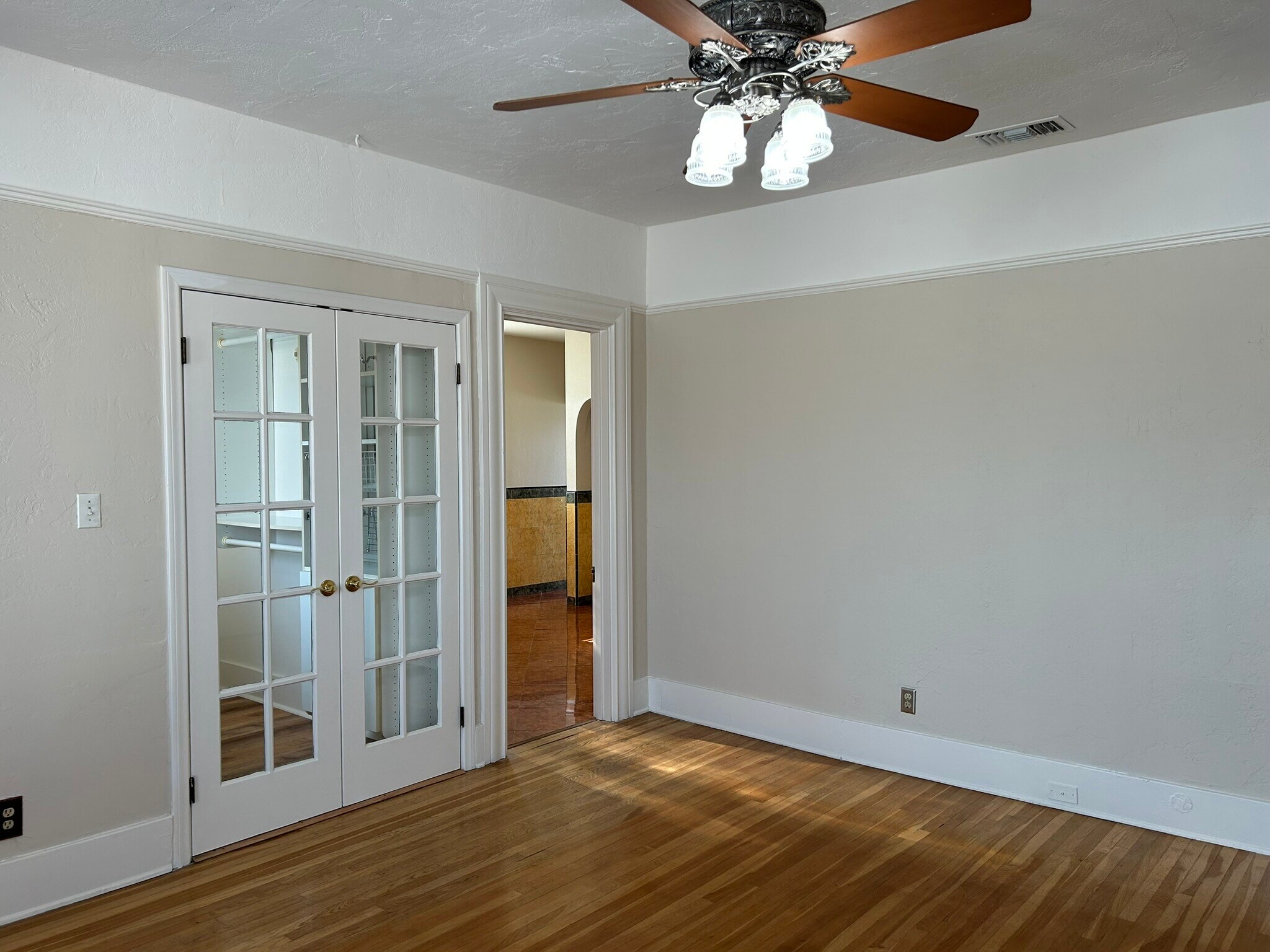 Building Photo - 2329 Curlew St