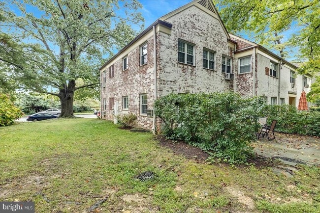 Building Photo - 1132 Valley Dr