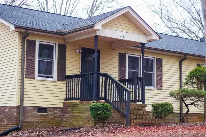 Primary Photo - 4 Shore Dr