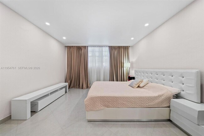 Building Photo - 19390 Collins Ave