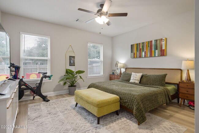 Building Photo - 301 Oak Hill Ln