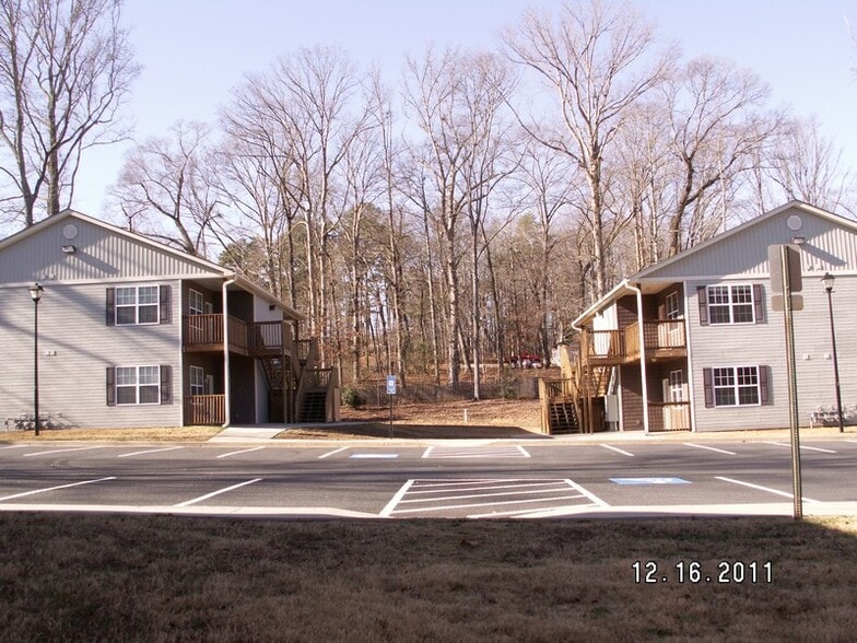 Building Photo - 7400 Courtyard Dr