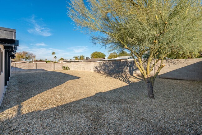 Building Photo - Stunning 3-Bedroom Home in Prime Glendale Location