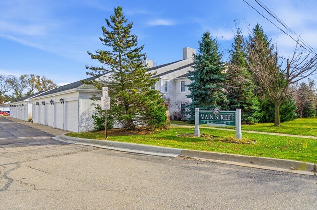 Building Photo - 2233 S Main St