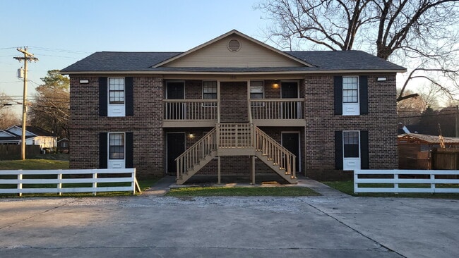 Building Photo - Section 8 welcome!!!  2 Bedroom Apartment ...