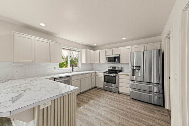 Building Photo - 16640 Rainier View Dr SE