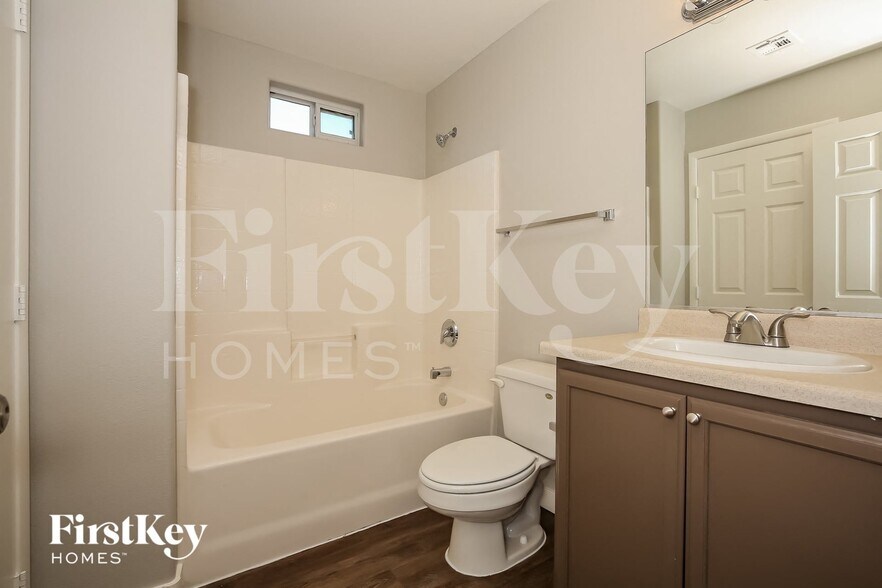 Building Photo - 3552 E Carisbrook Dr