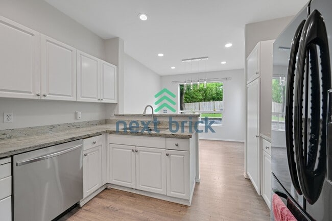 Building Photo - Charming 3-Bed with 2.5 Baths in Mountlake Terrace – Spacious 1561 Sq Ft Retreat!