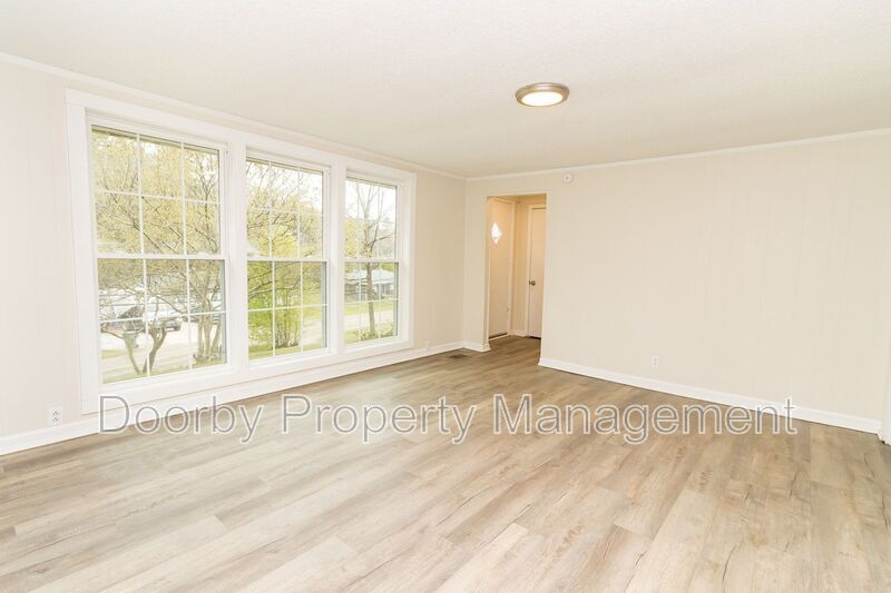 Building Photo - 936 Ely Rd