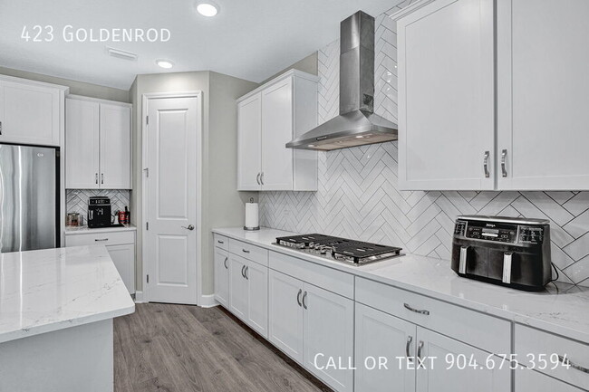 Building Photo - 423 Goldenrod-