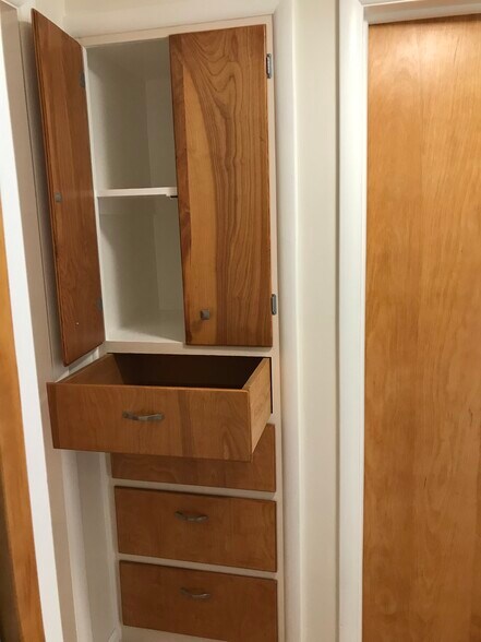 Building Photo - 975 W 300 N