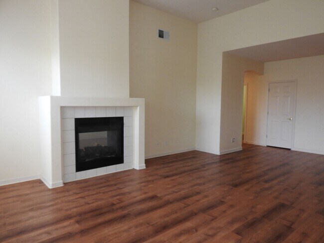 Building Photo - Beautiful Serrano Home - Single Story!