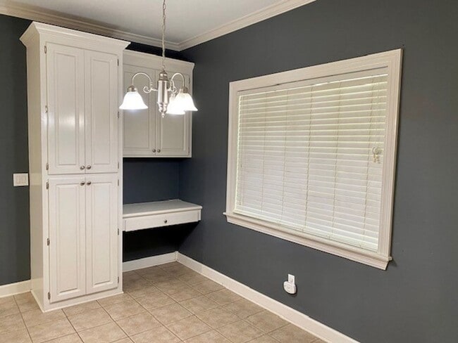 Building Photo - 627 Hampshire Dr