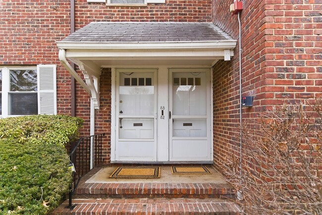 Building Photo - 83 Manor Dr