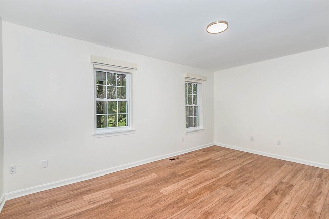 Building Photo - Beautiful 3 Bed 2.5 Bath Palmyra School Di...