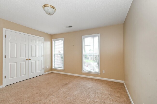Building Photo - 1135 Hoska Cove