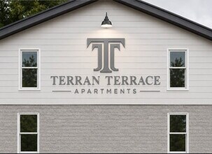 Building Photo - "Charming 2-Bed, 2-Bath Haven in the Heart of Goose Creek!"
