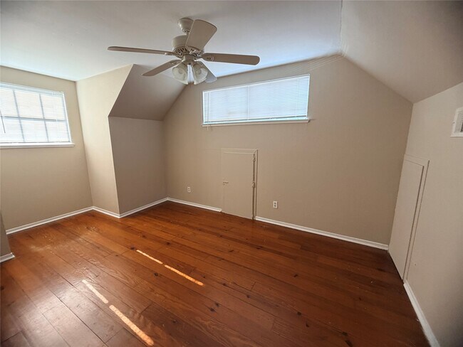 Building Photo - 2513 Mulberry Ln