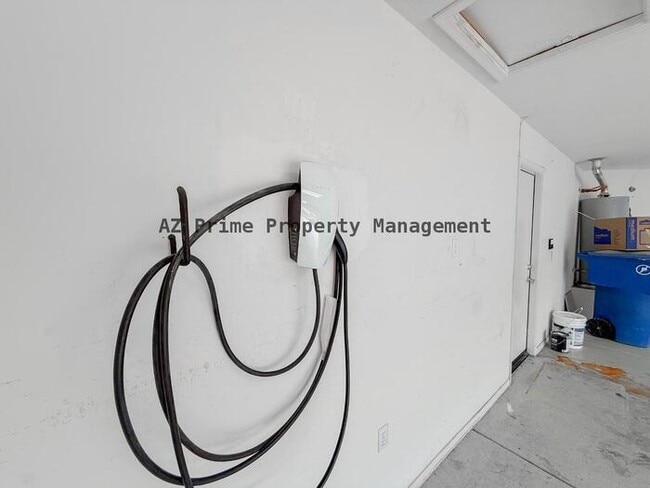 Building Photo - 890 N Bullmoose Dr