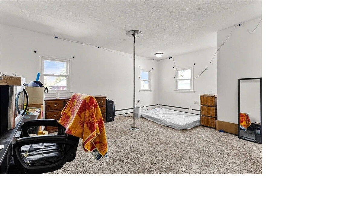 Building Photo - 3073 E Henrietta Rd