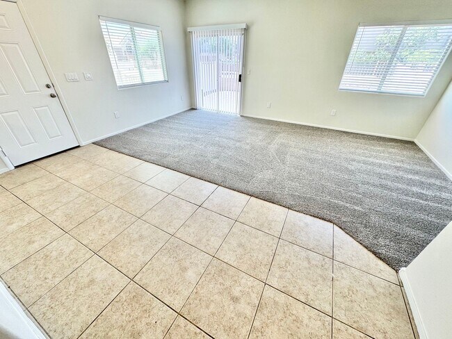 Building Photo - BEAUTIFULLY UPDATED SOUTHWEST LAS VEGAS TOWNHOME WITH NEW KITCHEN AND FLOORING