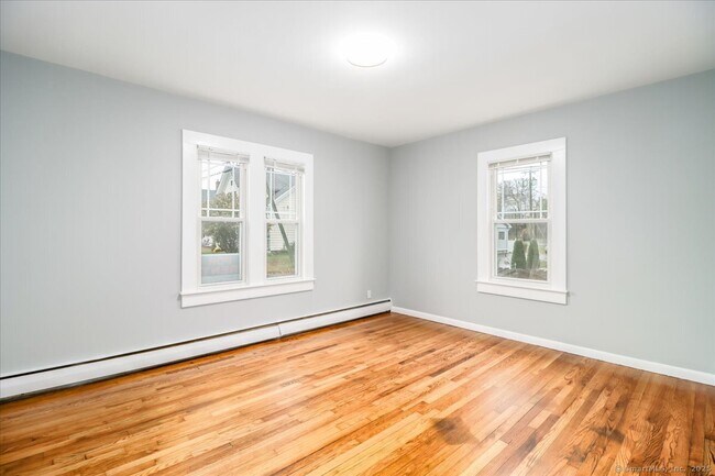 Building Photo - 9 Nicholas Square