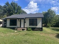 Building Photo - 506 16th NE